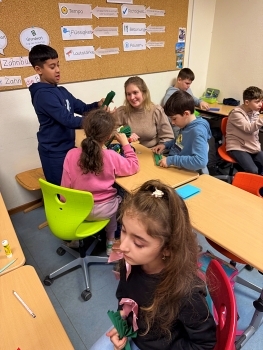 Bild "Schulleben_Projekte_basteltag_8.JPG"